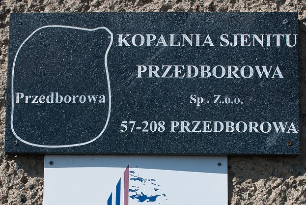 Tablica informacyjna kopalni syenitów w Przedborowej